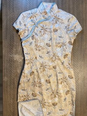Floral Mandarin Collar Cheongsam Dress in Cream and Tan